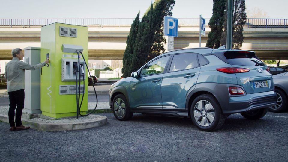 evq_kona_ev_fastcharger2_16x9